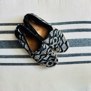 TOMS Women's Black Patterned Shoes